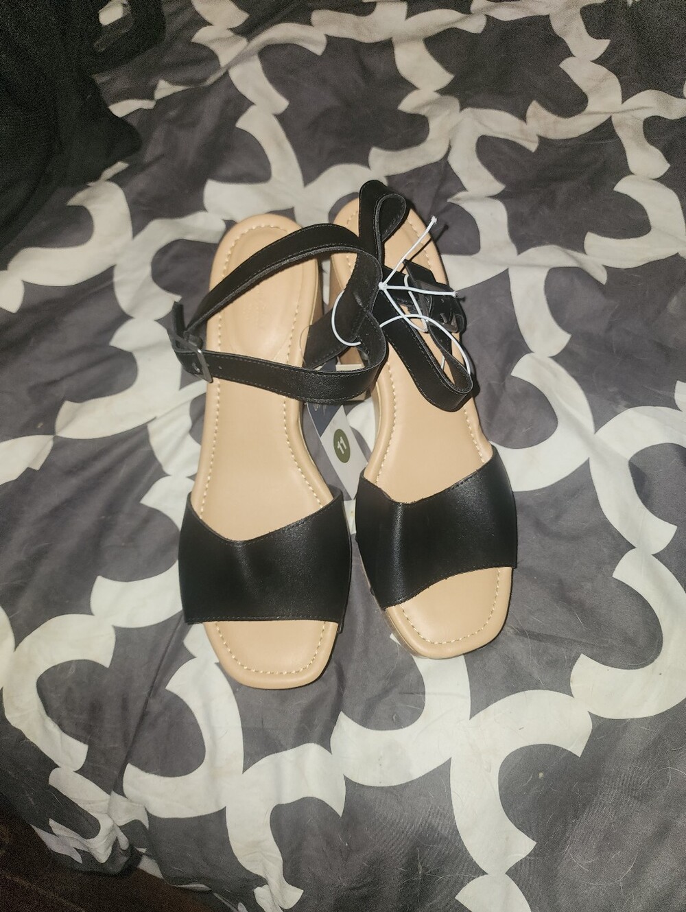 NWT Size 11 Womens Black Strappy Sandal